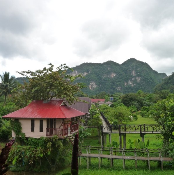 smiely bungalus