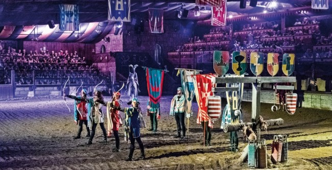 ארוחת אבירים באגם גארדה איטליה