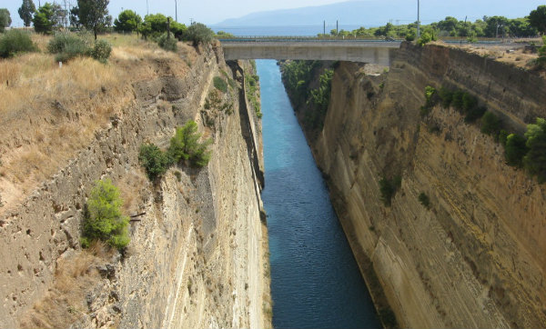 טיול לתעלת קורינתוס