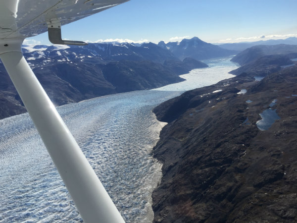קרחונים-ופסגות-הרים-בגרינלנד