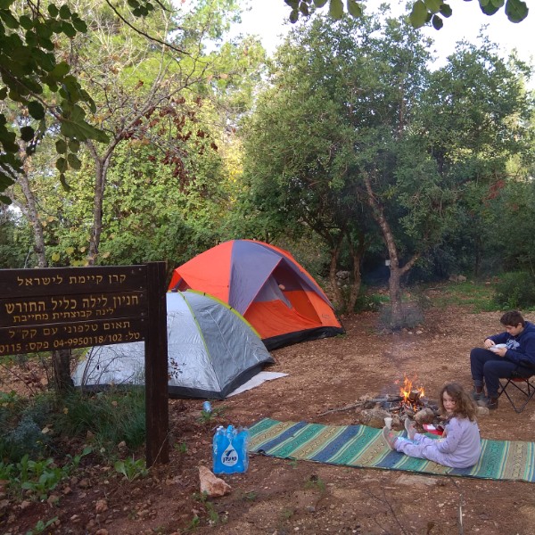 פארק גורן ונחל נמר קמפינג מערת קשת לינה בחניון כליל החורש
